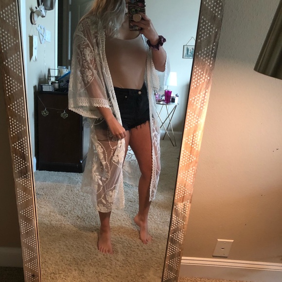 NWT Ivory Sheer lace kimono Altar’d State - Picture 5 of 5